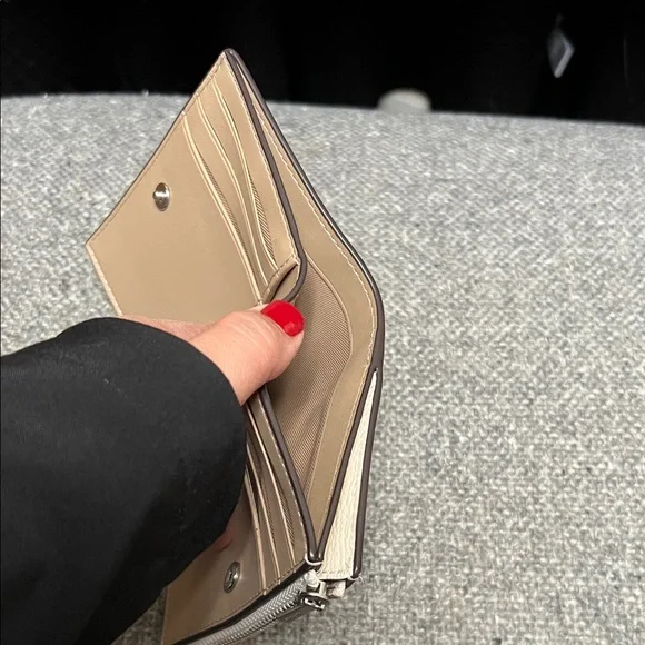 Coach Off-White Leather Wallet - Picture 3 of 5